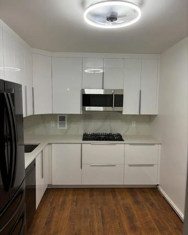 Renovated kitchen with quartz countertops in Lincolnwood